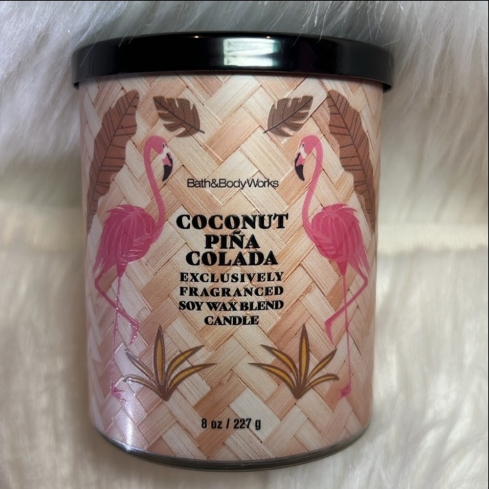 "COCONUT PINA COLADA" by B&BW/WB, 8-oz / 227 g, Single Wick Candle, NWT on base